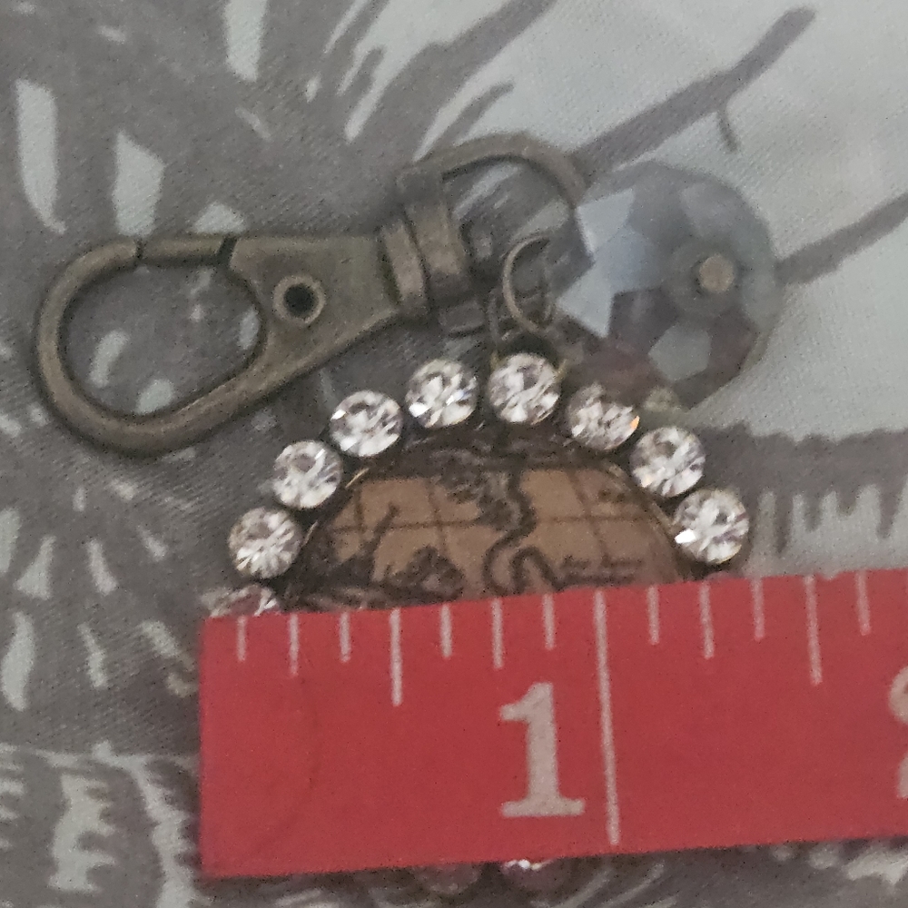 World Map Keychain - Picture 2 of 6